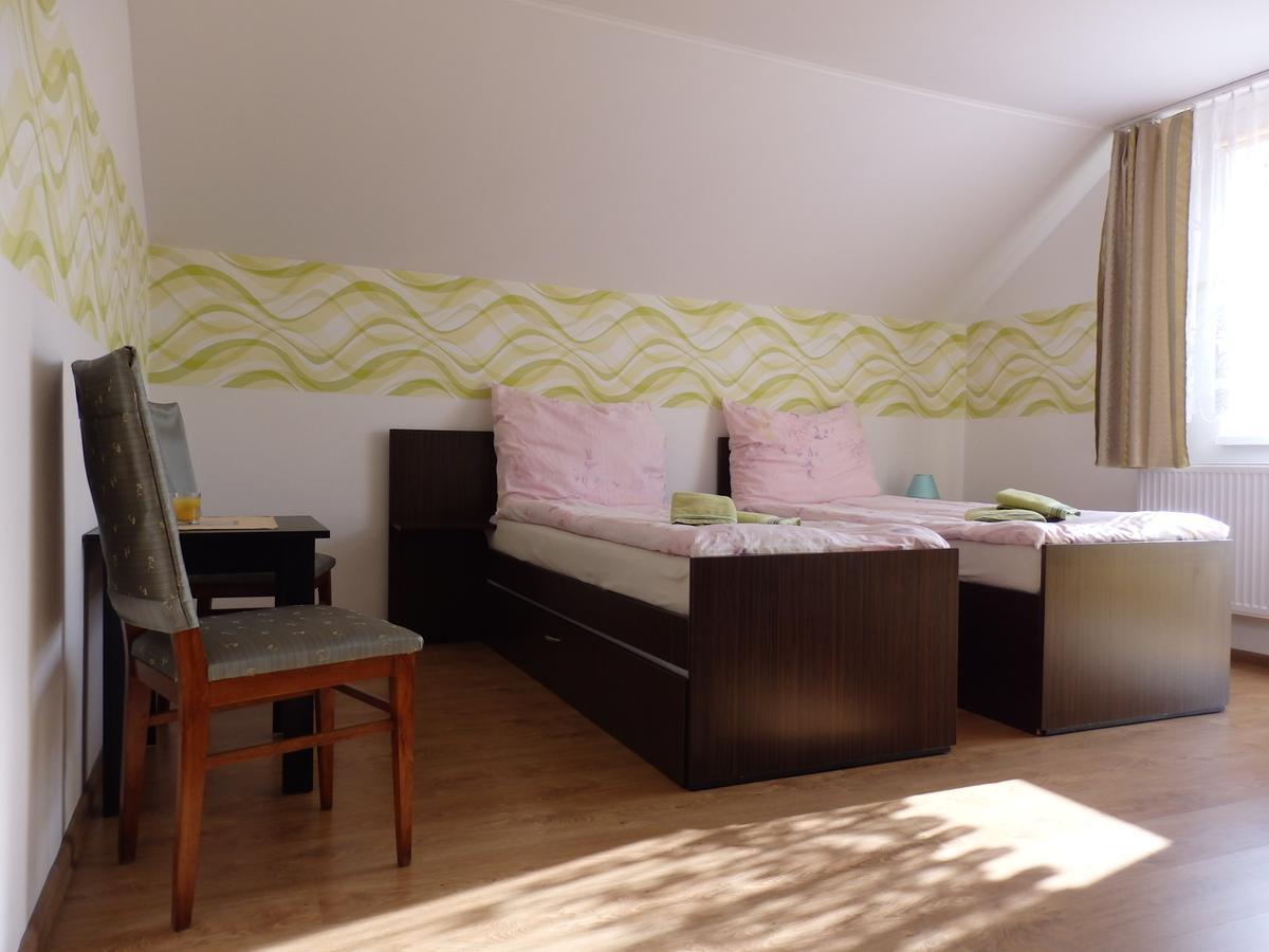 Pivnicka Pod Cachtickym Hradom Hotel Cachtice Luaran gambar